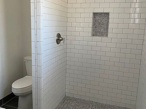 4th image of 3056 E Edgewood Ave