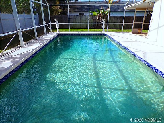 4th image of 2940 Queen Palm Dr