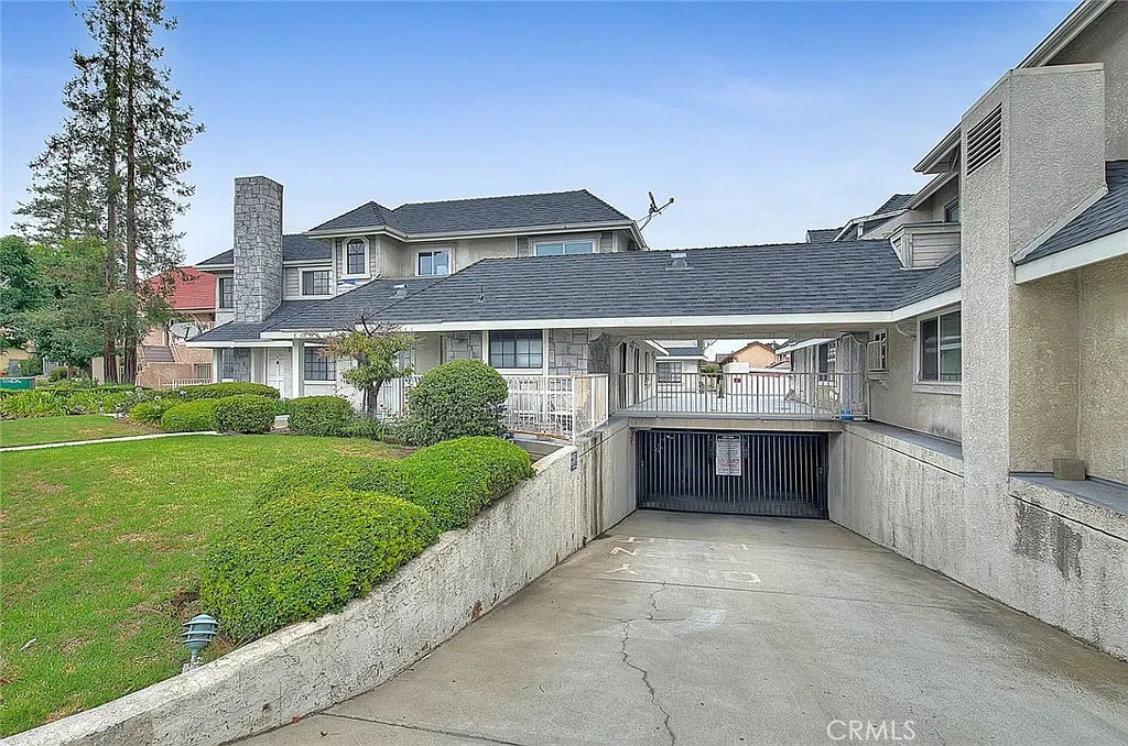 2 bed, 1005 sqft, $2,850 — Photo 3