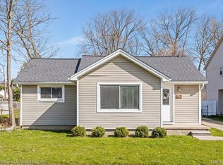 353 Hickory Dr, Troy, MI 48083