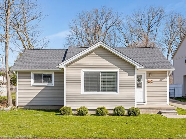 353 Hickory Dr, Troy, MI 48083