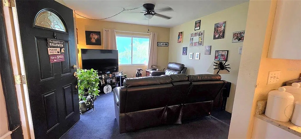 3 bed, 2.0 bath, 1064 sqft, $2,000 — Photo 2