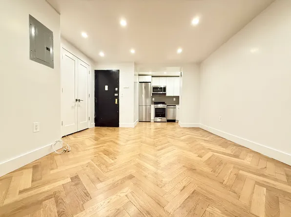 11 Crooke Avenue image 2 of 10