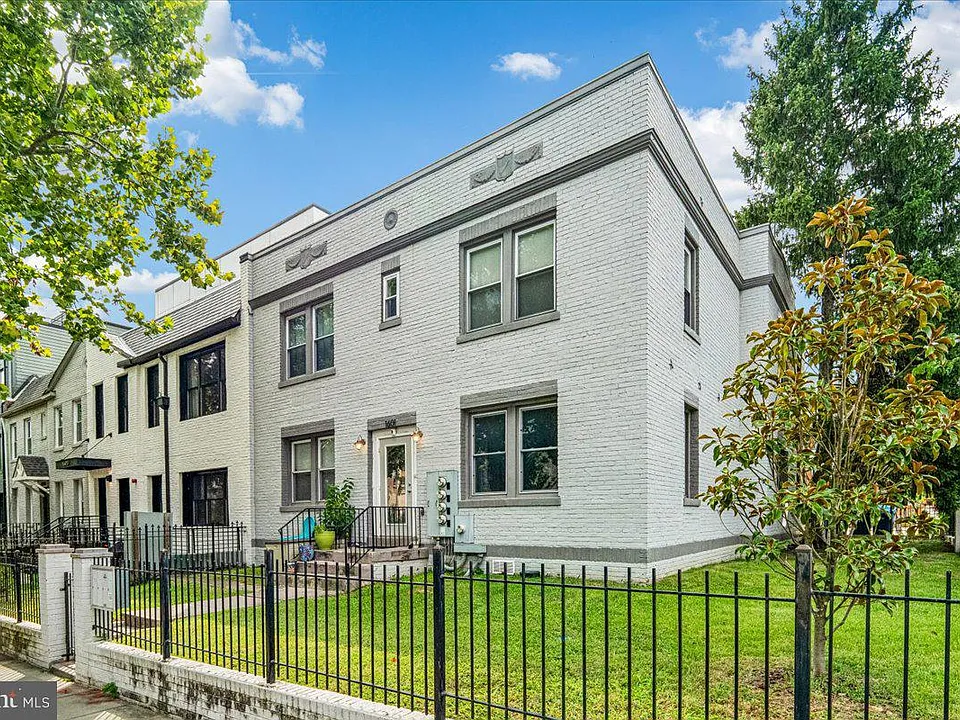 1601 Isherwood St NE #1
