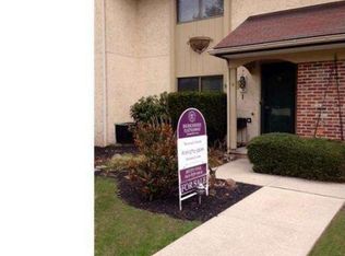 6 Pine Woods Ct, Reading, PA 19607