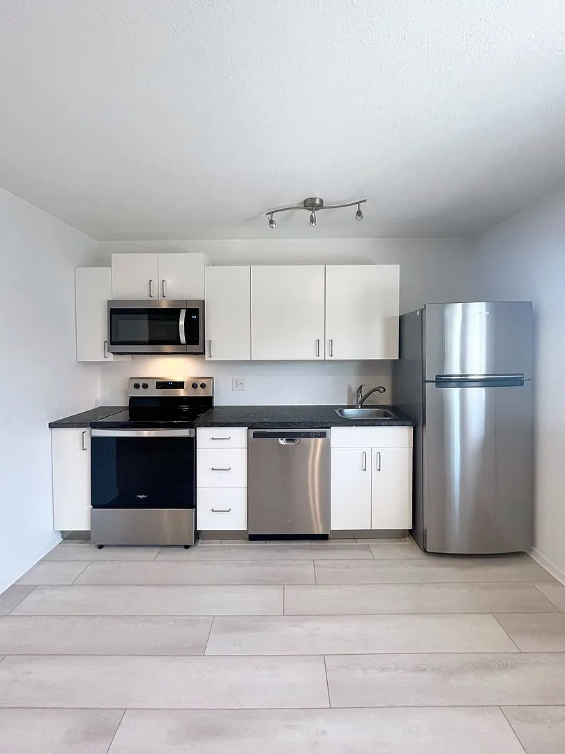 521 Sinclair St — Photo 3