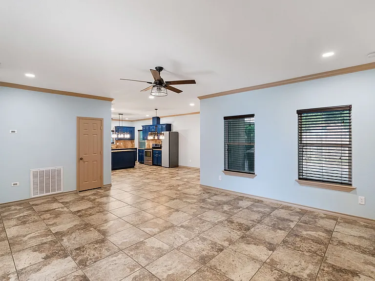 3910 Granite Peak Dr — Photo 4