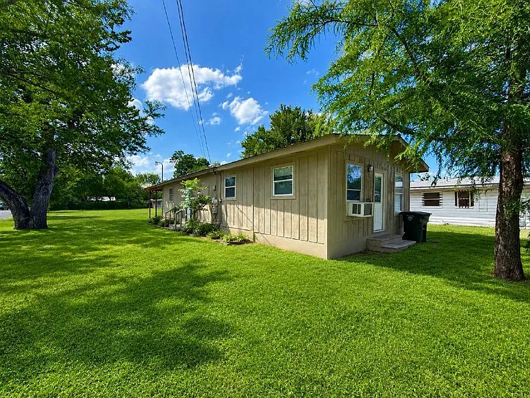 610 Gunter St — Photo 3