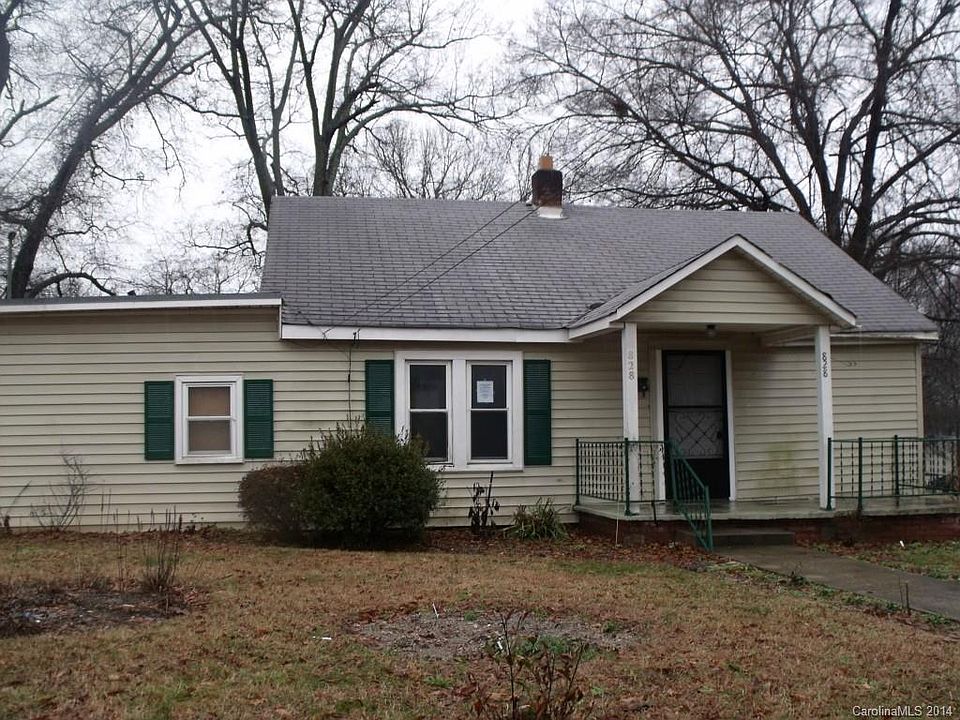 1st image of 828 Gaston St