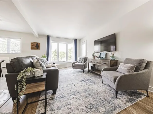 3050 Pinemeadow Dr #30, Burlington, ON L7M 3X5