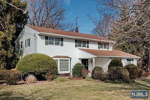 1st image of 72 Clairmont Dr