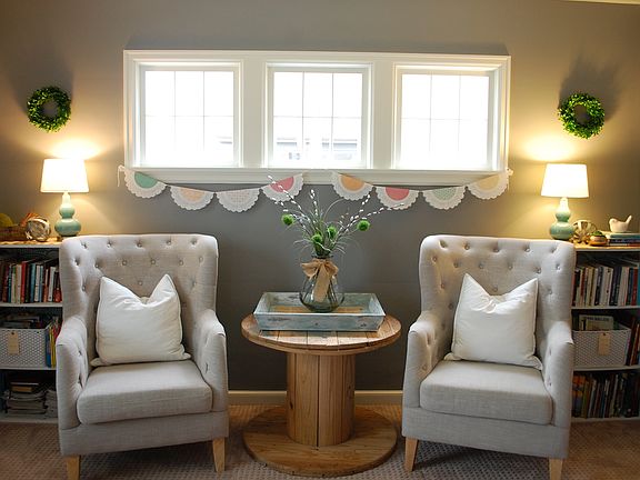 Living rm w/character