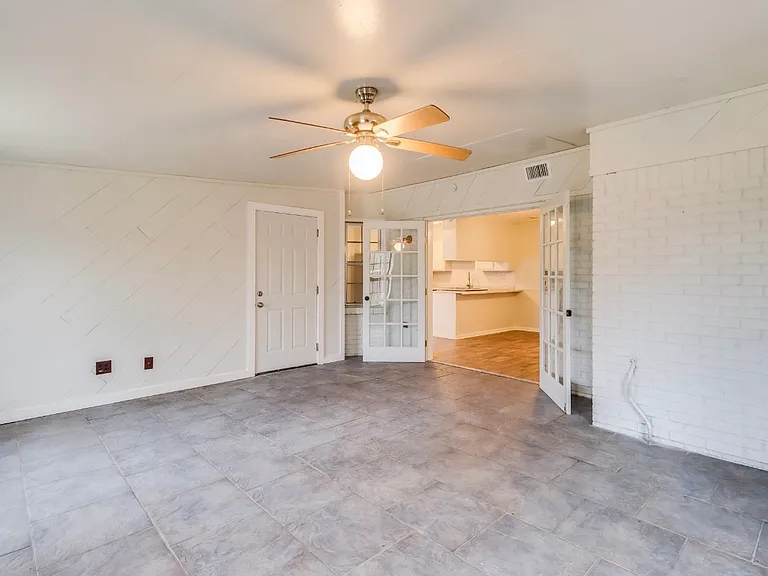 327 Dianne Dr — Photo 10