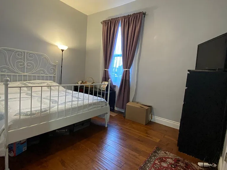 134 Wesley St — Photo 32