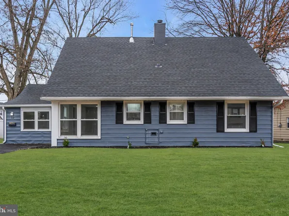 15 Midvale Ln, Willingboro, NJ 08046
