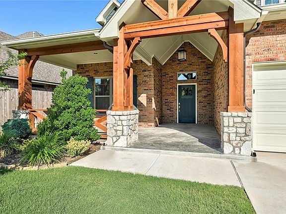 4th image of 2709 Crystal Creek Dr