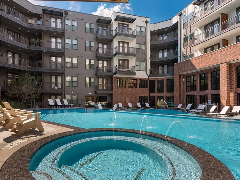 Troubadour Apartments — Photo 13