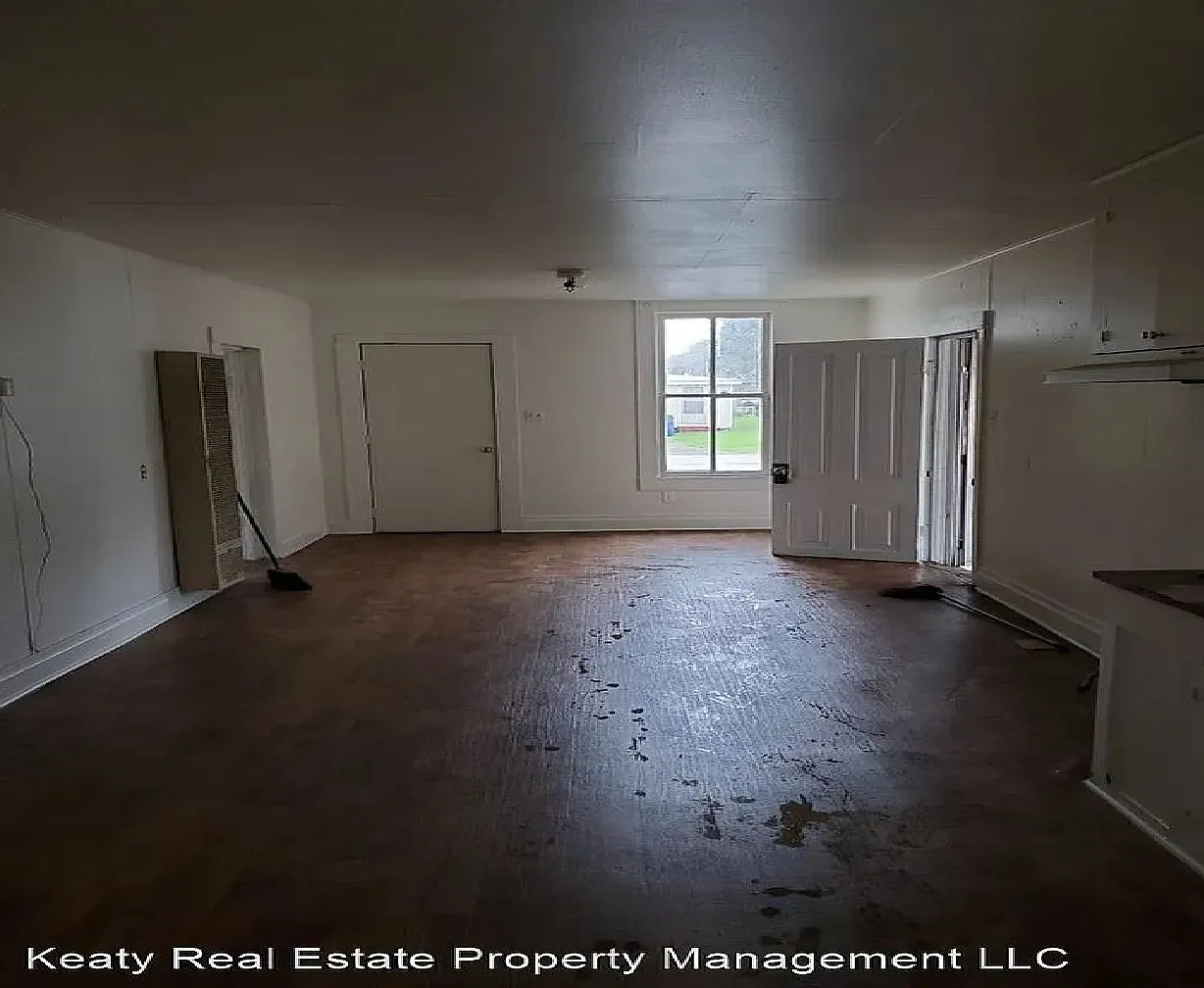 703 6th Street - 1 — Photo 3