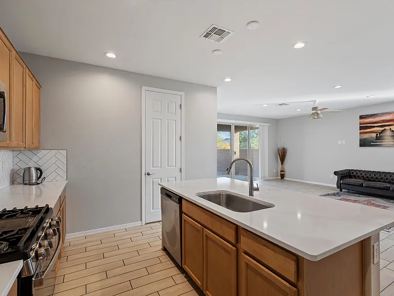 10904 W Harrison St — Photo 15