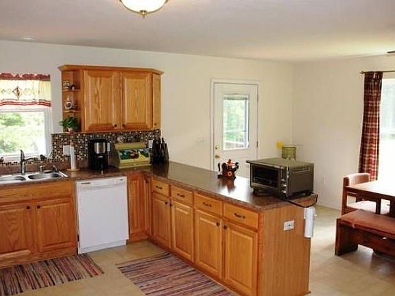 KITCHEN OPEN TO DIN AREA