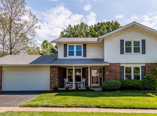 1132 Crested View Dr, Saint Louis, MO 63146