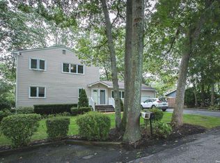 63 Brookhaven Dr, Rocky Point, NY 11778