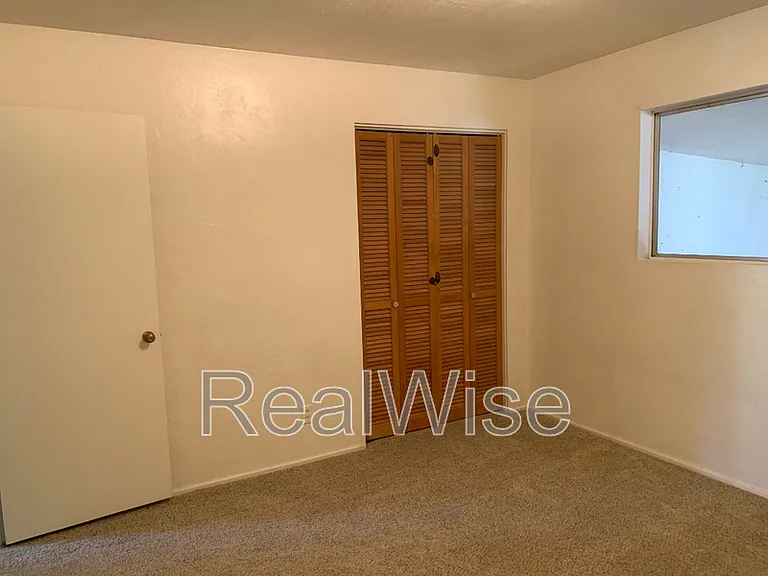 860 Glendale Ave — Photo 14