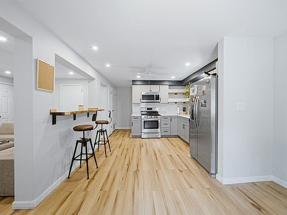 5th image of 317 Hope St