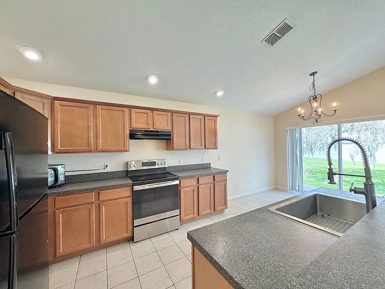 2726 Rochelle Dr — Photo 7