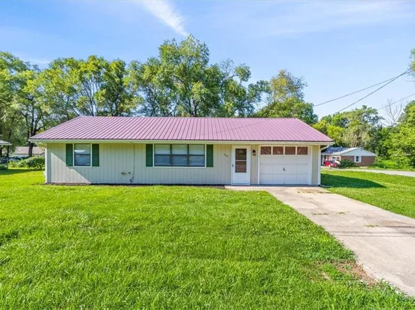 302 E 2nd St, Lawson, MO 64062