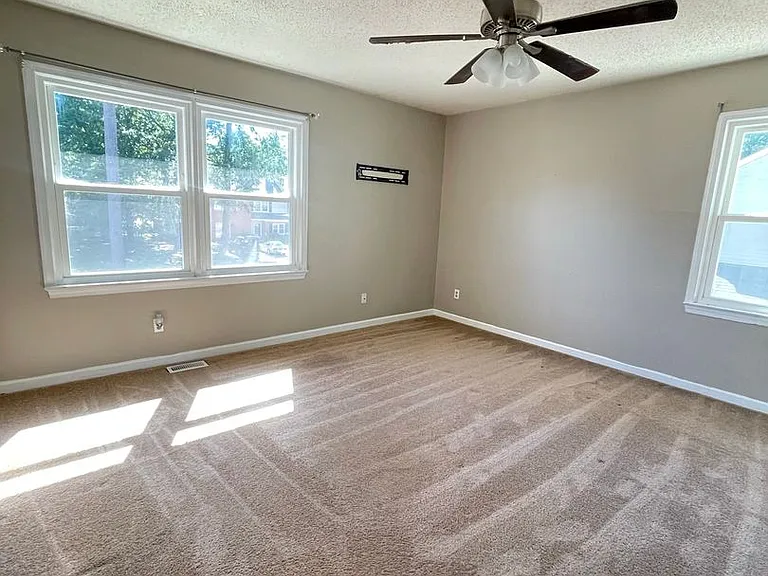 110 Kingsbridge Ln — Photo 12