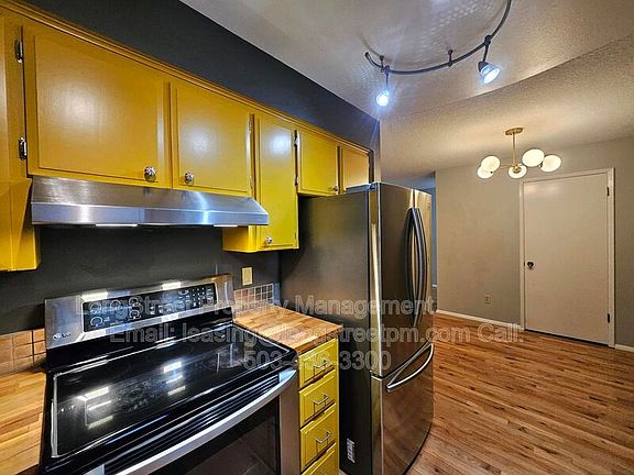 2nd image of 4606 NE Broadway