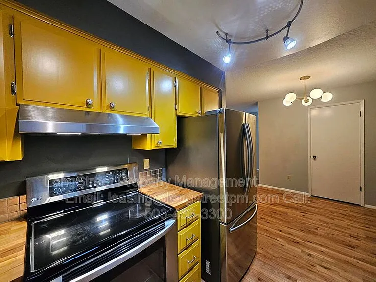 4606 NE Broadway St — Photo 4