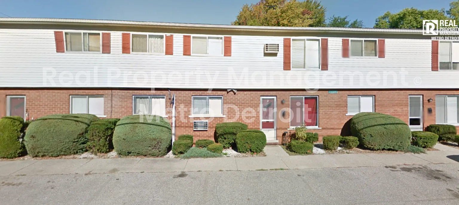36247 Hathaway St — Photo 1