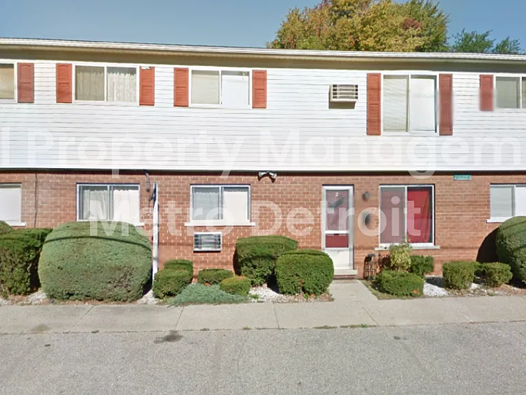 36247 Hathaway St — Photo 1