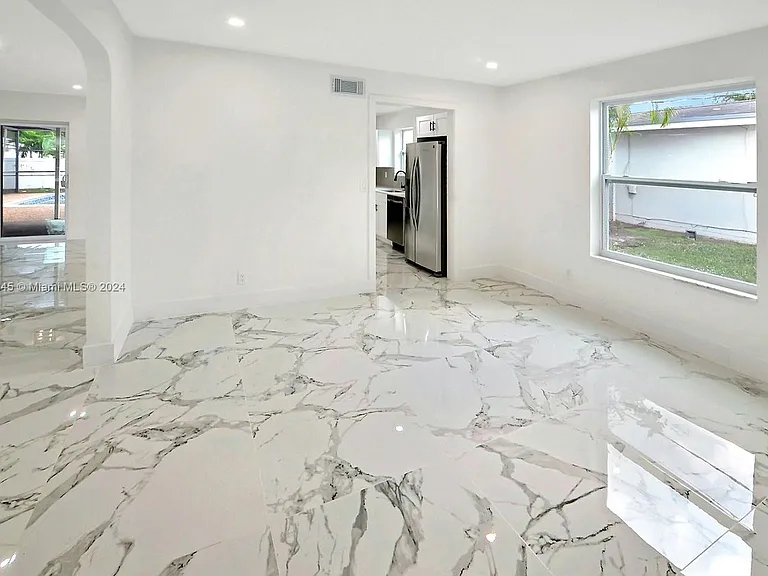 5410 Fillmore St — Photo 13