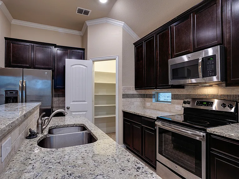 16613 Stillhouse Hollow Ct — Photo 12