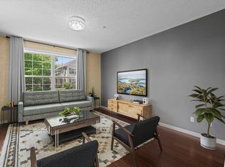 883 Braunworth Ct, Chaska, MN 55318