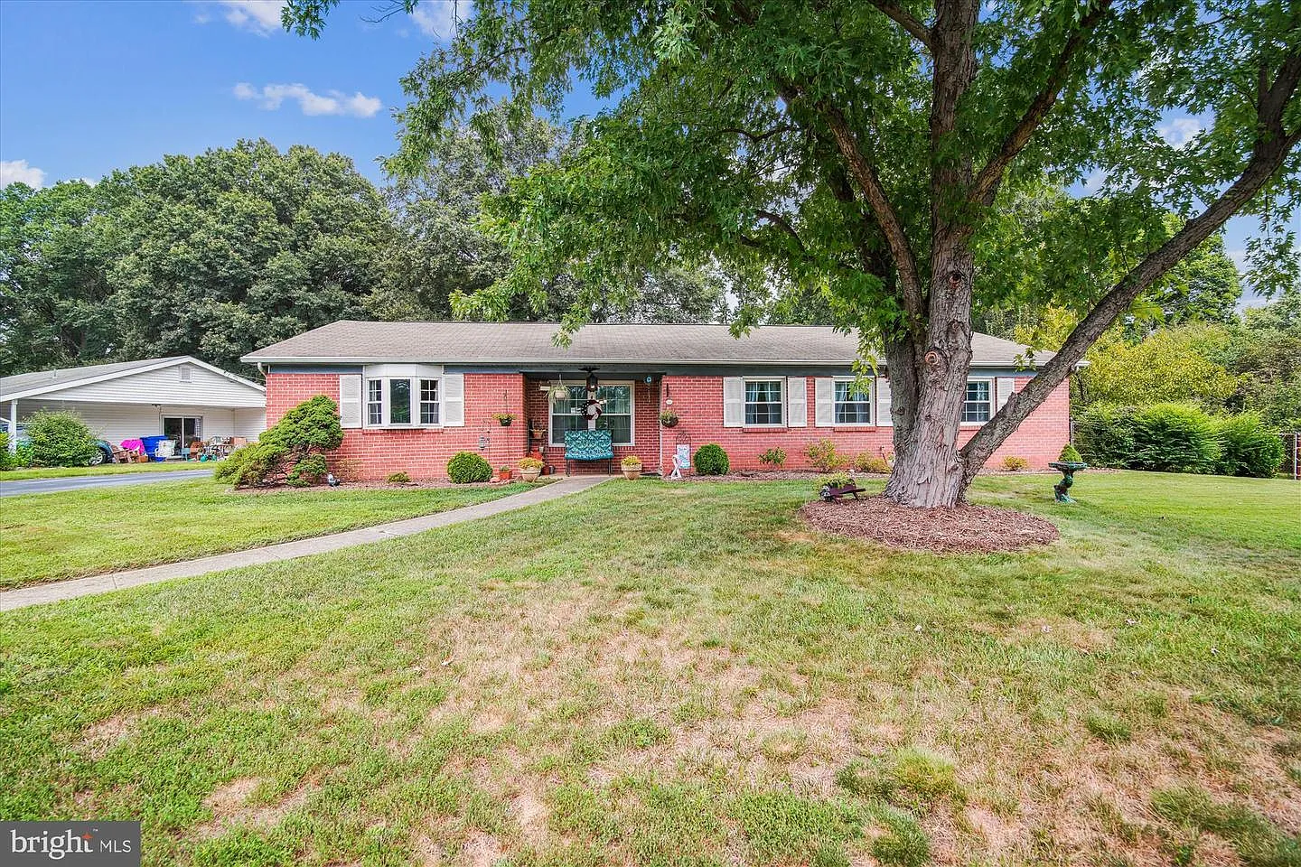 1100 Cambridge Dr photo 1