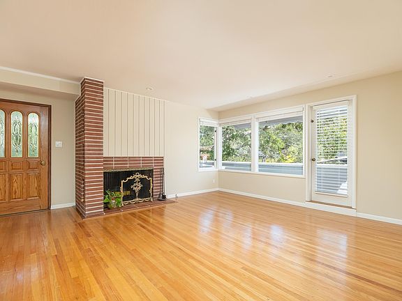 Living room, with Fireplace and Hardwood flooring
