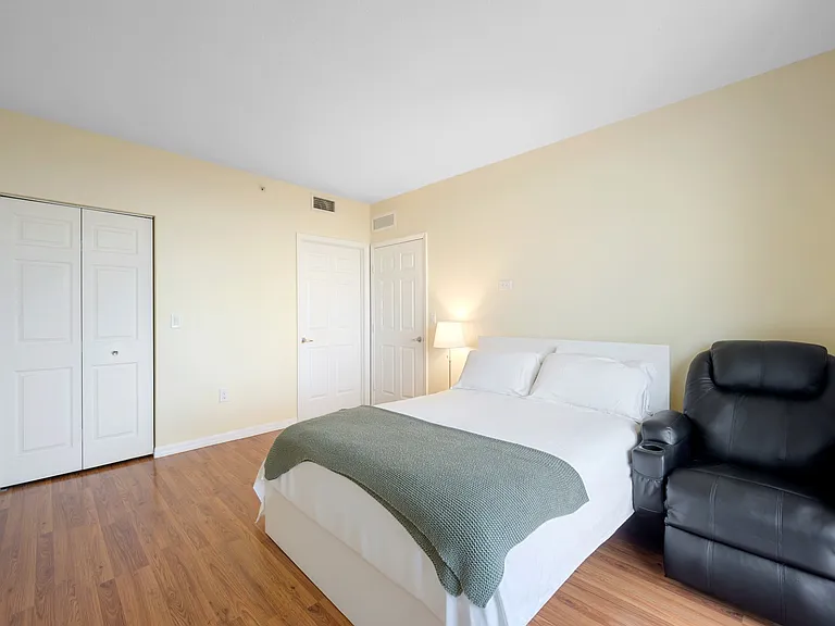 215 SW 42nd Ave #708 — Photo 11