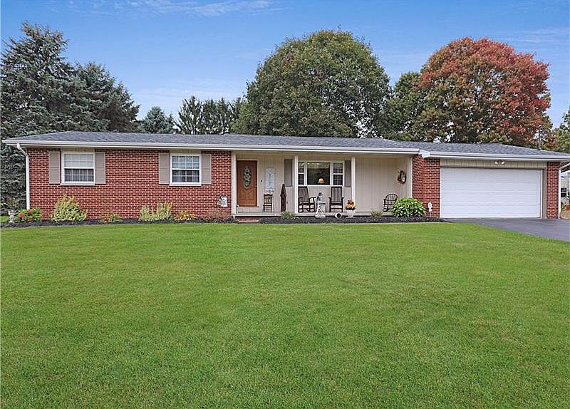 2nd image of 3213 Meadow Ln
