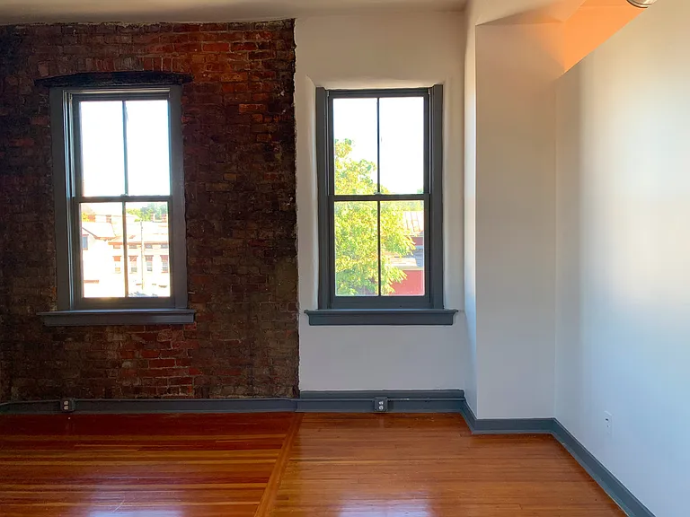 913 Monmouth St #3C — Photo 3