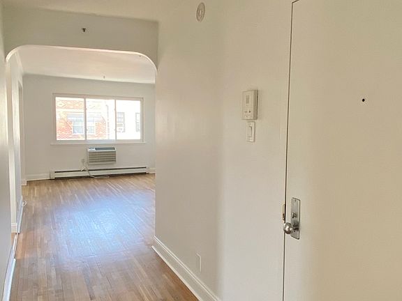3rd image of 2329 37th St APT 3