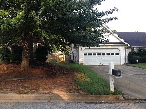 3rd image of 2402 Hillvale Cir