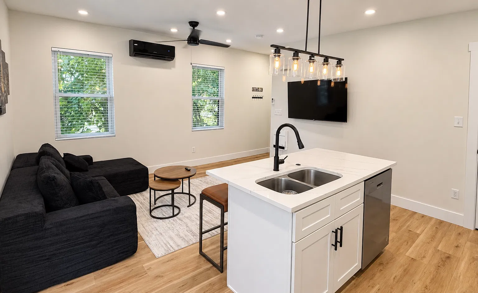 1 bed, 600 sqft, $2,000 — Photo 3