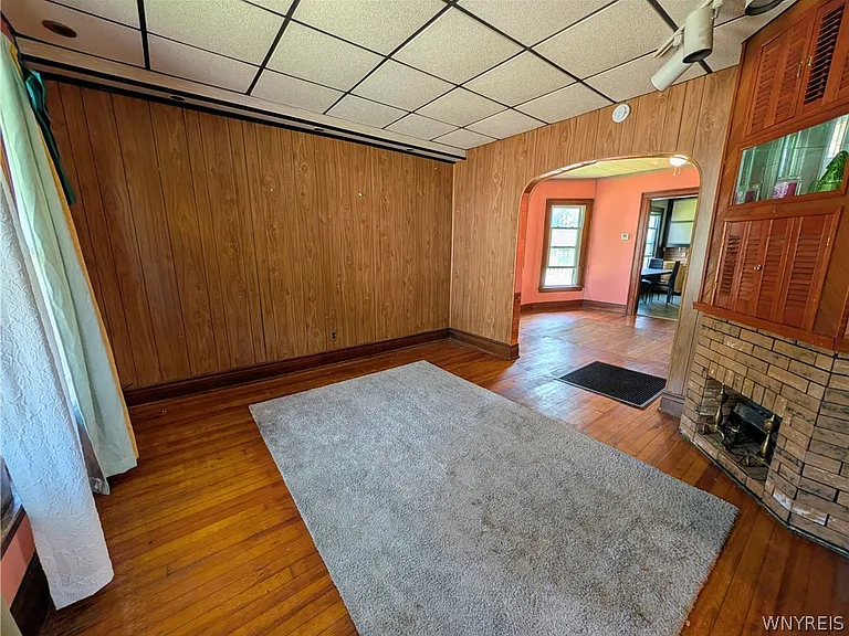 325 Box Ave — Photo 6