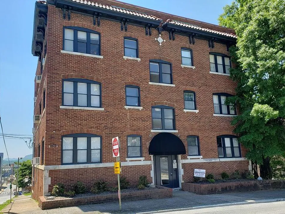 8th Street Apartments