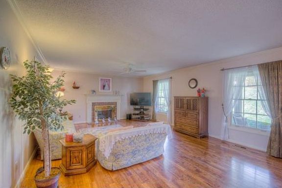 5th image of 810 Camden Dr