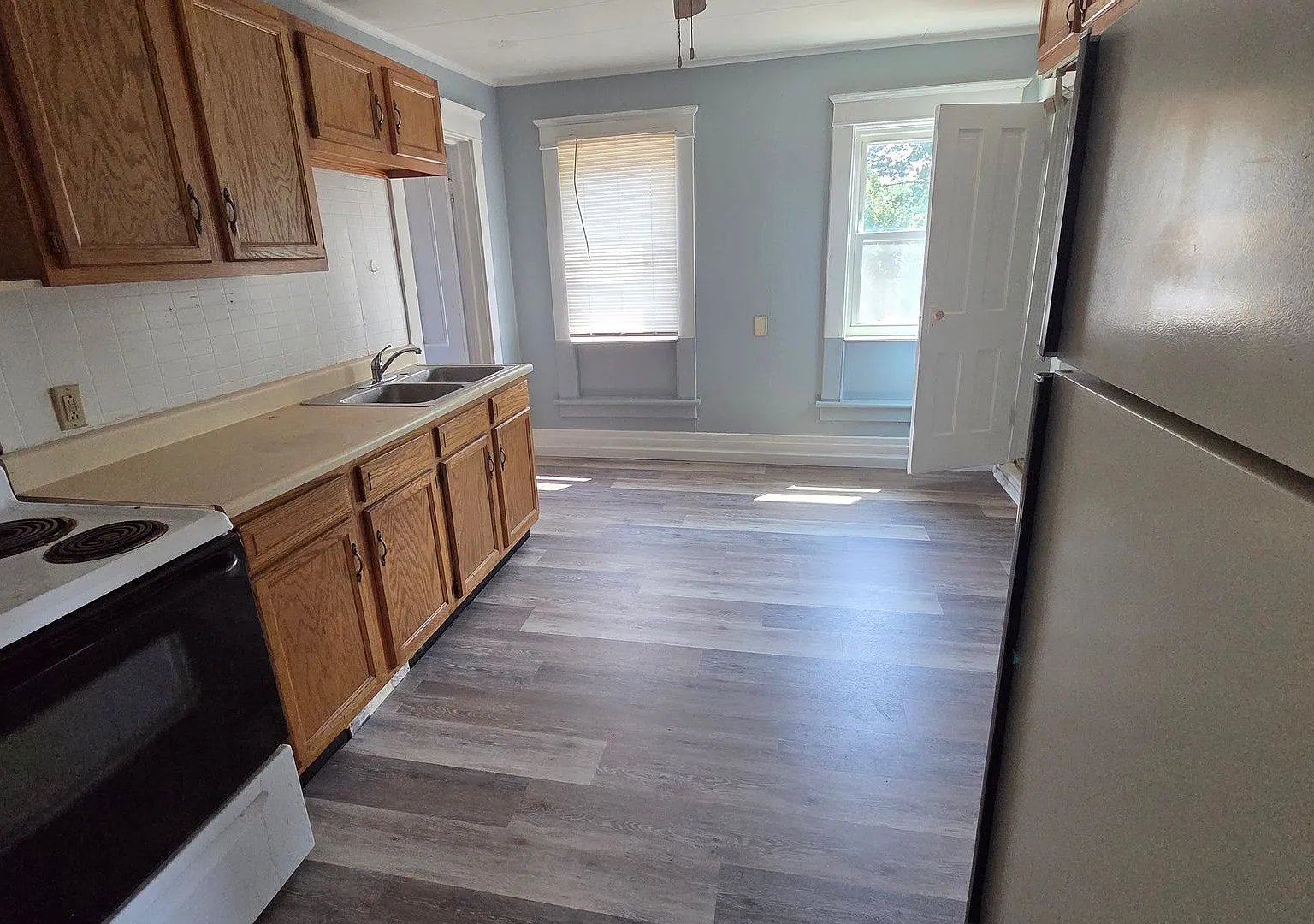 903 W 4th St — Photo 2